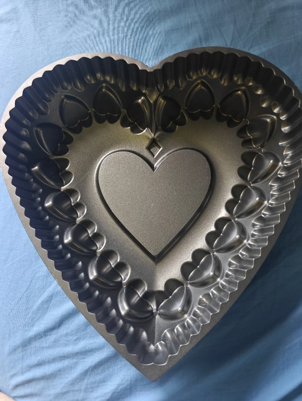 Wilton Crown of Hearts cake pan Cast Aluminum Rare